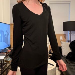Black layering long sleeve v neck top 
Size small